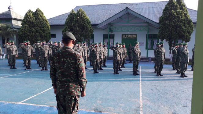 
					Seluruh Anggota Makodim 0422/Lampung Barat Berlatih PBB