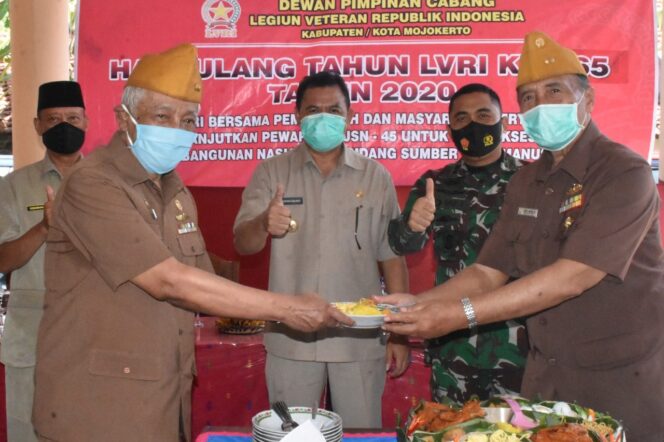 
					Bupati Mojokerto Hadir Dalam Acara  HUT LVRI Dan PIVERI