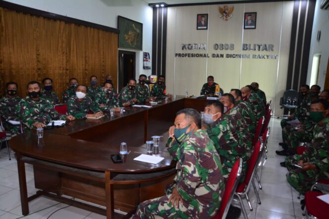 
					Menjelang Latihan Posko I Kodim 0808/Blitar Laksanakan Briefing Pelaku