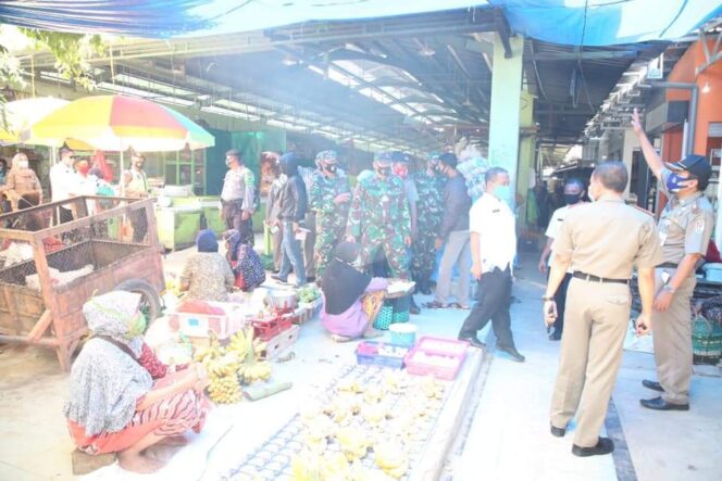 
					Sehari Beroperasi Tim Operasi Patuh Covid-19 Tuban Sita 14 Kartu Identitas Diri dan Lakukan Rapid Test di Tempat Kepada 24 Warga Yang Tidak Memakai Masker.