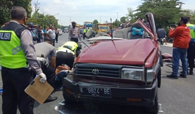 
					Kerasnya Benturan Akibatkan 6 Orang Meninggal Dunia di TKP.