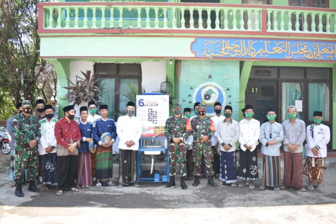 
					Dandim 0811/Tuban Bagikan Alat Cuci Tangan Dan Masker Ke Sejumlah Pesantren