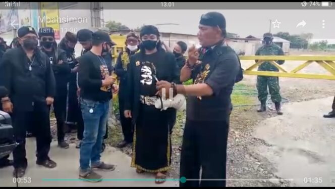 
					WNA PT. Bonvast Indo Sukses Lecehkan Karyawati, Dewan Adat Mojokerto Lakukan Demo