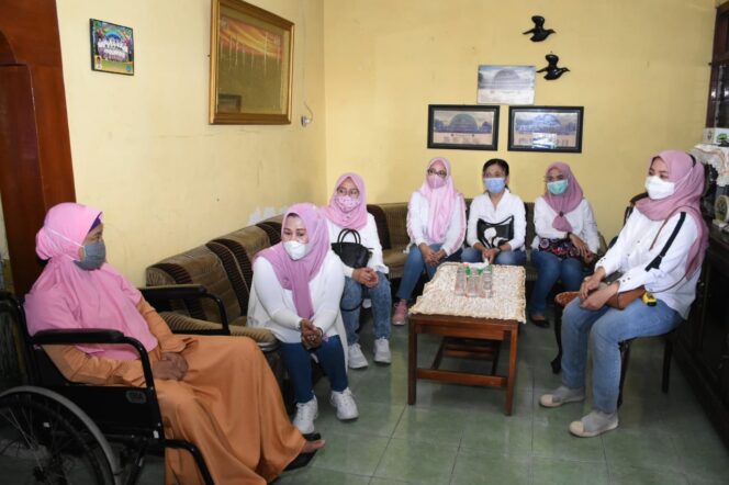 
					Persit Koorcab Rem 084/Bhaskara Jaya Peduli di HUT TNI ke-75