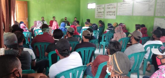 
					Bantuan Covid-19 Tidak Merata Ratusan Warga Gruduk Kepala Desa Randualas Madiun