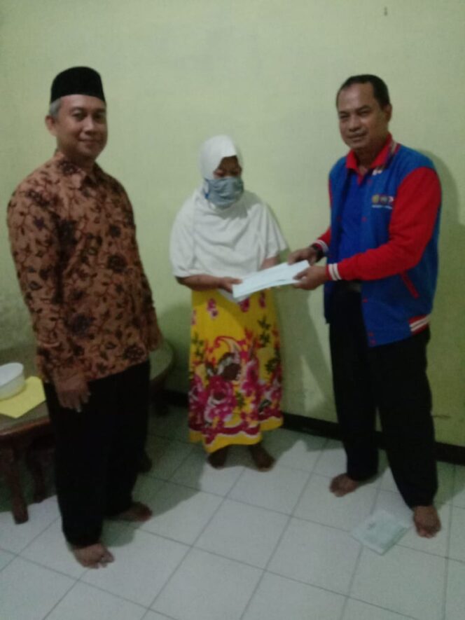 
					Santuni Korban Kebakaran, Kades Terusan Upayakan Bantuan Serikat Pekerja KEP SPSI PT. Pabrik Kertas Tjiwi Kimia