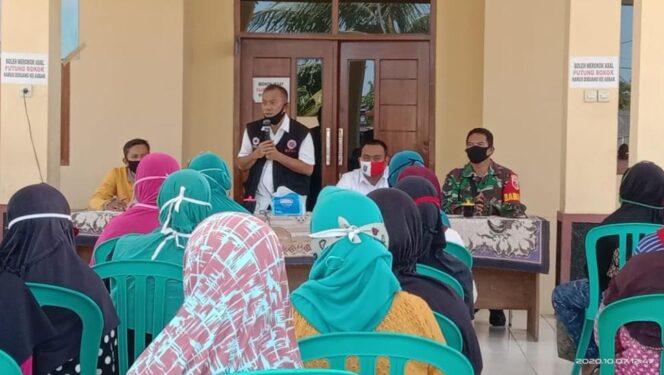 
					137 Warga Desa Duwet Panarukan Situbondo Menerima Bantuan Beras