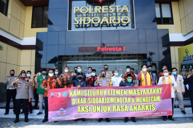 
					Masyarakat Sidoarjo Deklarasi Damai Tolak Anarkisme Dalam Demo