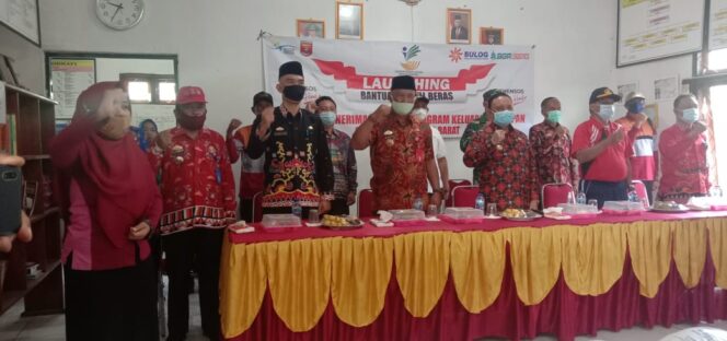 
					Pemerintah kabupaten Lampung Barat Salurkan Batuan Beras Program PKH