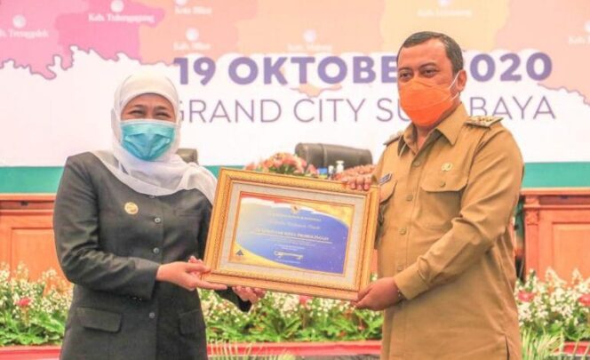 
					Wawali Probolinggo Terima Penghargaan WTP Dari Gubernur Jatim