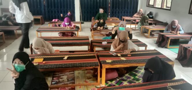 
					SMP 2 Waitenong Laksanakan Gerakan Seniman Masuk Sekolah