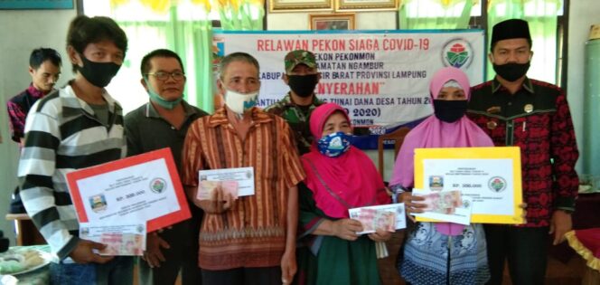 
					Pemdes Pekonmon Kembali Serahkan BLT DD Termin 3