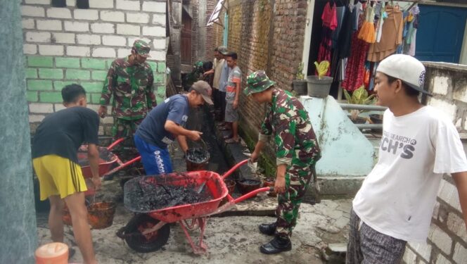 
					Antisipasi Banjir di Lamongan Kodim 0812 Laksanakan Dengan Karya Bakti