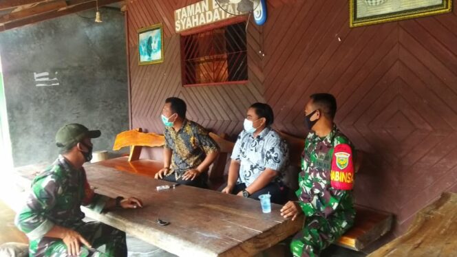 
					Komsos Rutin Babinramil 422-03/Pesisir Tengah Dengan Masyarakat