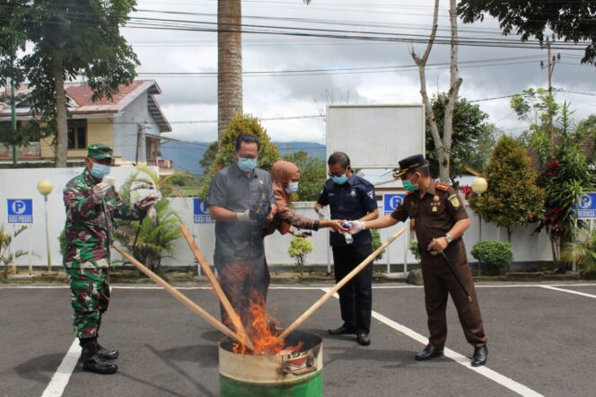 
					Kodim 0422/LB Ikut Serta Dalam Pemusnahan Barang Bukti Tindak Pidana