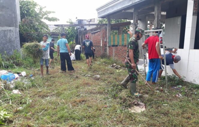 
					Musim Penghujan Tiba, Babinsa Benowo Ajak Warga Tangkal DBD