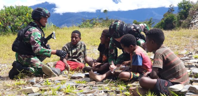 
					Pos Merah Putih Satgas Pamrahwan Yonif Raider 500/Sikatan Peduli