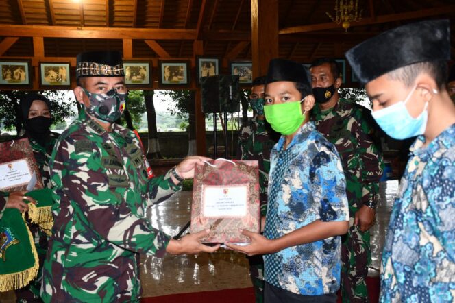 
					Rayakan HUT Kodam dan HJK Bersama Yatim Piatu Di Pendopo Agung Trowulan