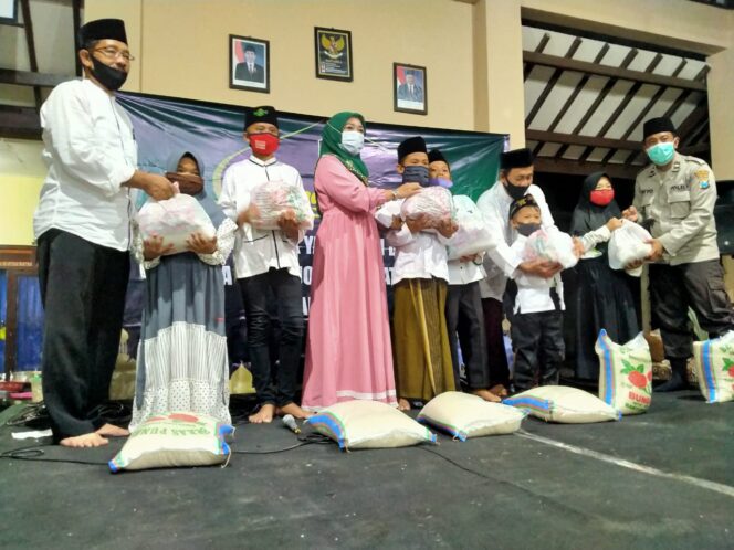 
					Pemdes Kalirejo Gelar Santunan Anak Yatim Dan Doa Bersama