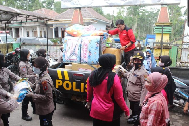 
					Yayasan Kemala Bhayangkari Peduli Bantuan Kemanusiaan Erupsi Gunung Semeru