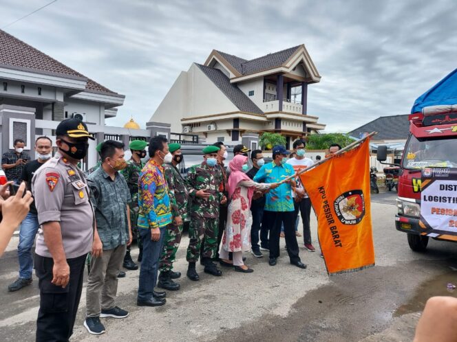 
					Kodim 0422 Dan Kepolisian Lampung Barat Bersinergi Kawal Lounching Pendistribusian Logistik
