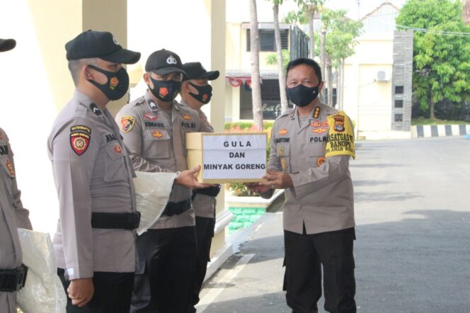 
					Polda Lampung Salurkan Bantuan Beras Dari Yayasan Buddha Tzu Chi Indonesia