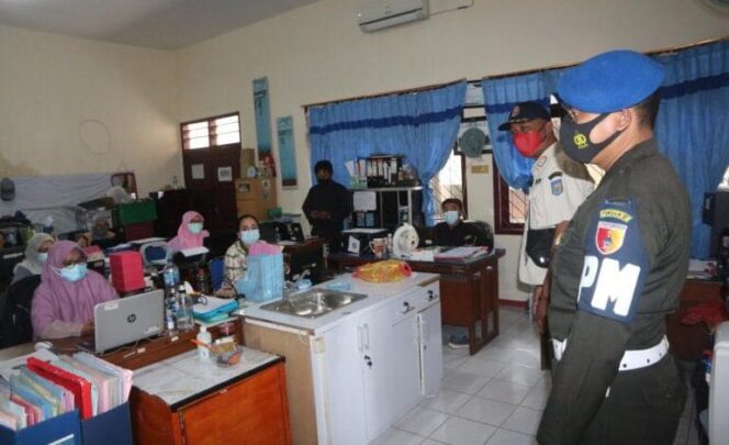 
					Tim Gabungan Lakukan Razia Di Kantor OPD Kota Probolinggo