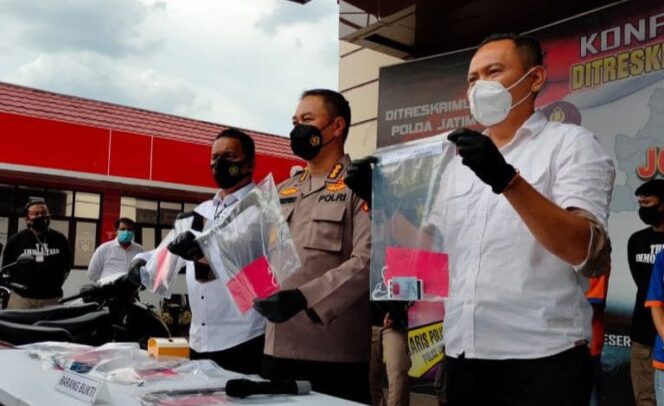 
					6 Pelaku Curas Asal Lumajang Dibekuk Unit III Jatanras Polda Jatim