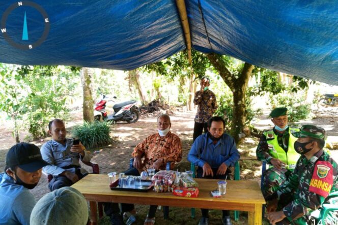 
					Anggota Koramil dan Polsek Pesisir Selatan Melaksanakan Pengamanan Peribadatan Umat Kristiani