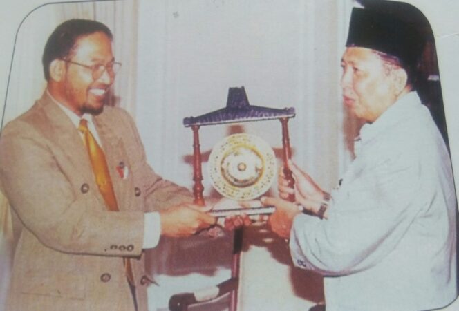 
					Tahun 2004 “Mr Djuyoto Suntani” Sumbang Gong Perdamaian Dunia di Kota Penglai China