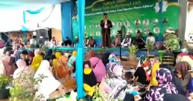 
					Vudeo Viral Acara Maulid Nabi Diduga Menjadi Ajang Kampanye Cakades Tanjung Baru