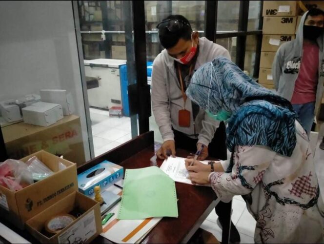 
					Tiba Di Tuban Vaksin Covid-19 Sinovac Disimpan Di Instalasi Farmasi Dinas Kesehatan.