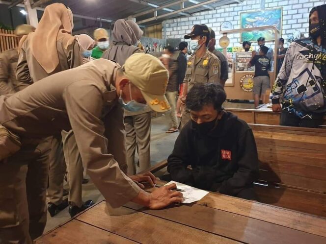 
					GELAR OPERASI PENERTIBAN APARAT GABUNGAN TEMUKAN 30 PELANGGARAN.