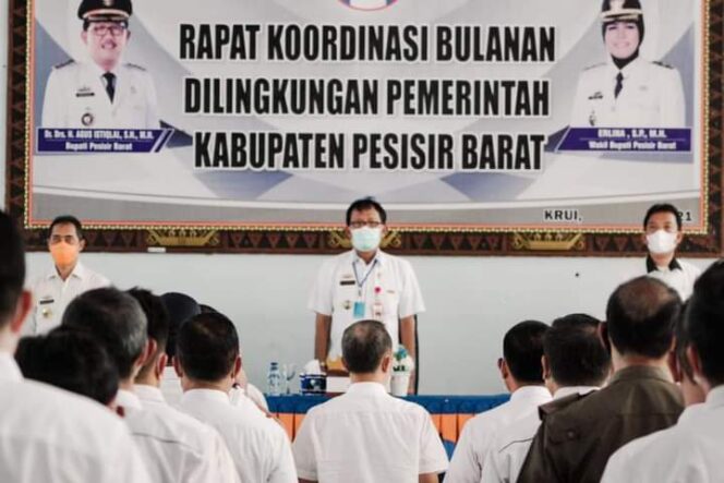 
					Bupati DR. Drs.Agus Istiqlal,SH.,MH Hadiri Rapat Koordinasi Bulanan Di Pemkab Pesisir Barat