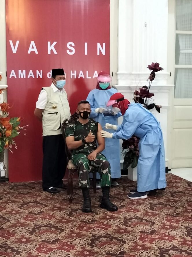 
					Dinkes Tuban Kawal Pemberian Vaksin Covid-19 Perdana Di Pendopo Tuban