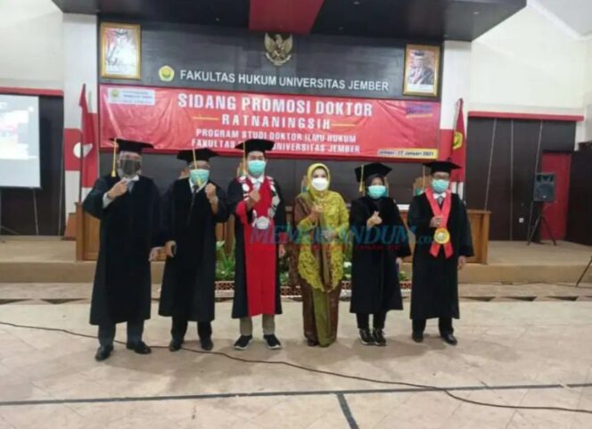 
					Raih Gelar Doktor Ilmu Hukum, Dosen Universitas Lumajang