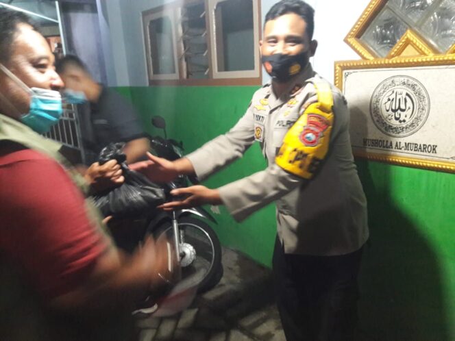 
					Kapolres Lumajang Bersama F-JINLU adakan Bakti Sosial