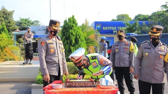 
					Selama 39 Tahun Berdinas Tanpa Pelanggaran, Ipda Sanuri Anggota Polres Tuban Ini Pamit Jelang Purna Tugas.