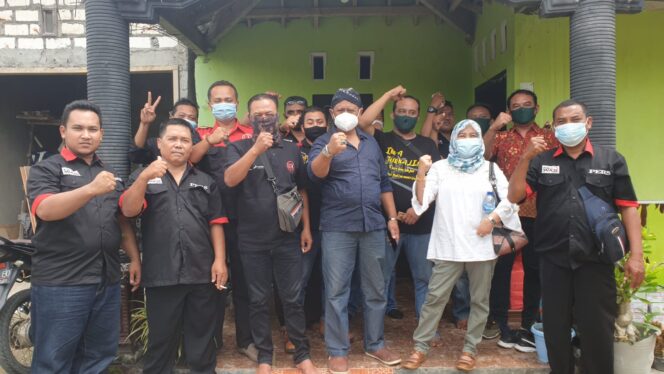 
					Peringati HKN 2021 Forum Wartawan Soko (Forwas) Tuban Beri Santunan Anak Yatim-piatu