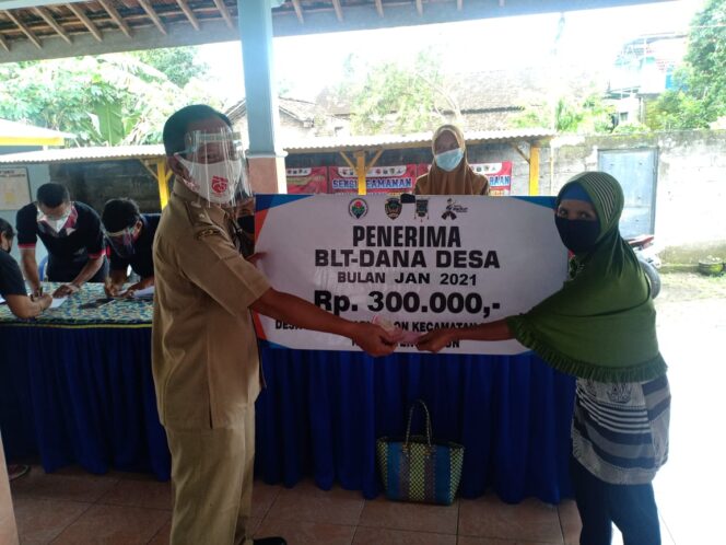 
					PEMDES BANJARSARI KULON SERAHKAN “BLTDD” PERPANJANGAN TAHAP PERTAMA BAGI WARGANYA