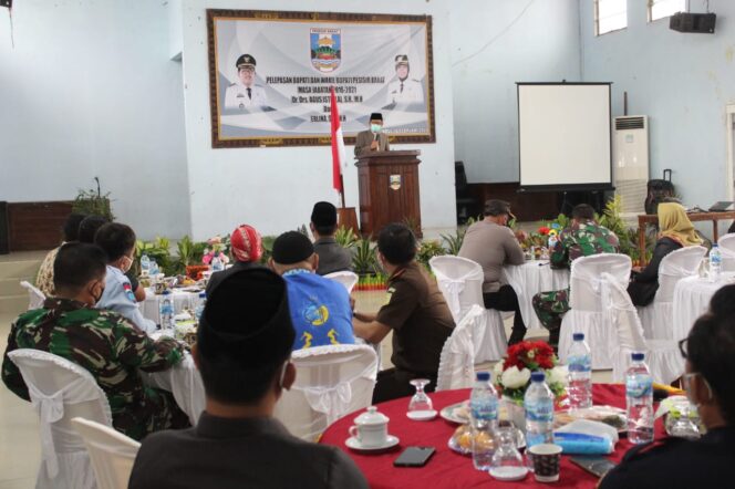 
					Dandim Lampung Barat Hadiri Pelepasan Bupati Dan Wakil Bupati Pesisir Barat Periode 2016-2021