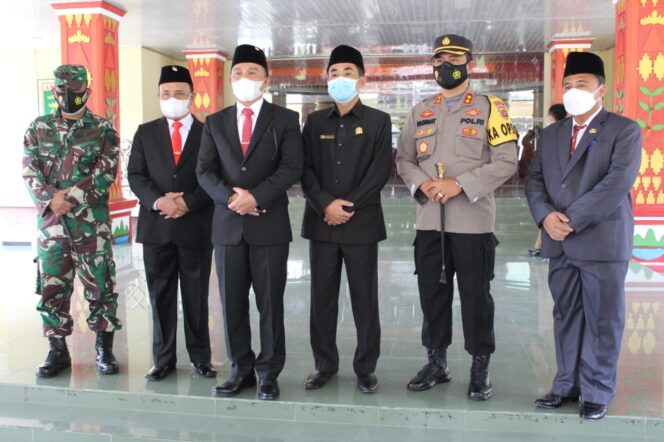 
					Dandim 0422/LB Hadiri Pelantikan Pejabat Eselon II Di Kabupaten Lampung Barat