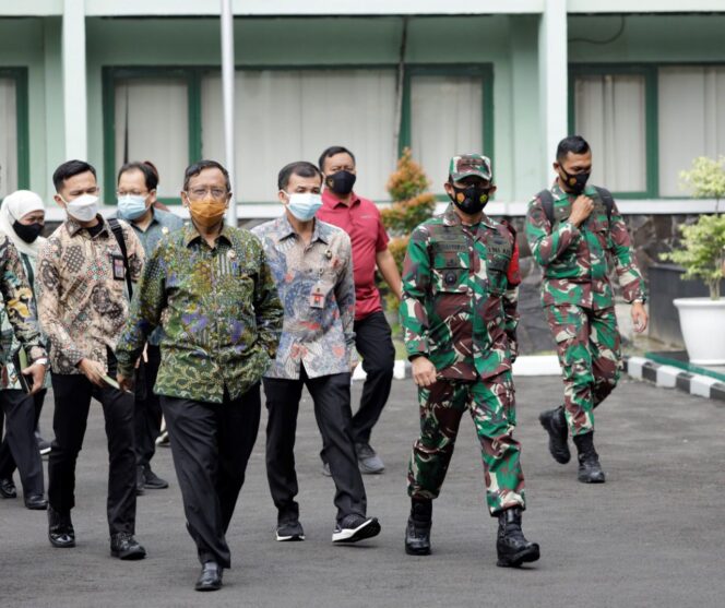 
					Menkopolhukam Mahfud MD Apresiasi Forkopimda Jatim Tangani Covid