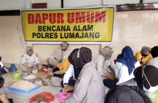 
					Kapolres Lumajang Menggelar Dapur Umum