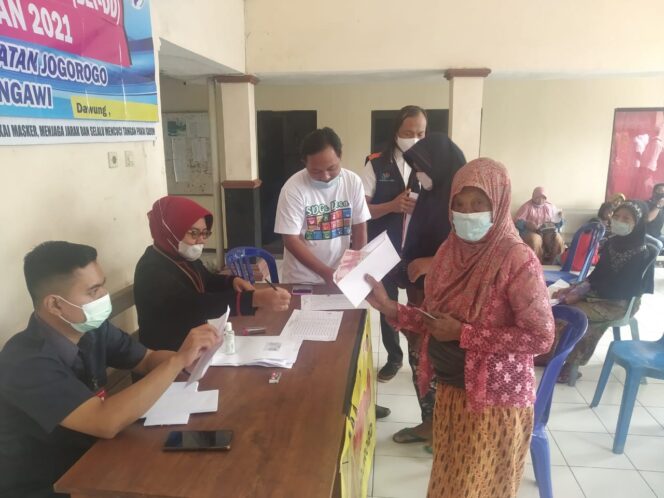 
					24 KPM DESA DAWUNG TERIMA BLT PROGRAM COVID-19