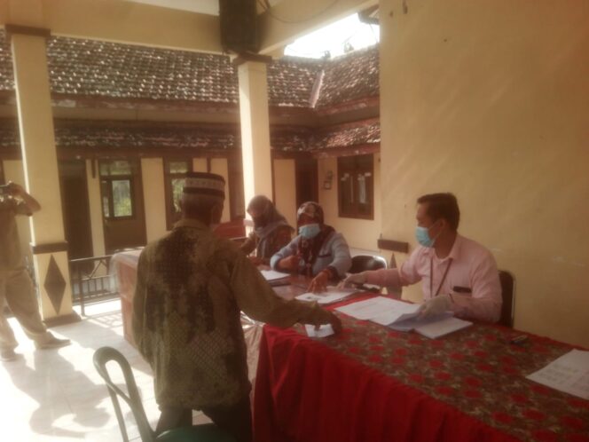 
					BANTUAN TUNAI LANGSUNG DESA KARANG MALANG DIBAGIKAN KE 46 KPM DI KANTOR KECAMATAN KASREMAN