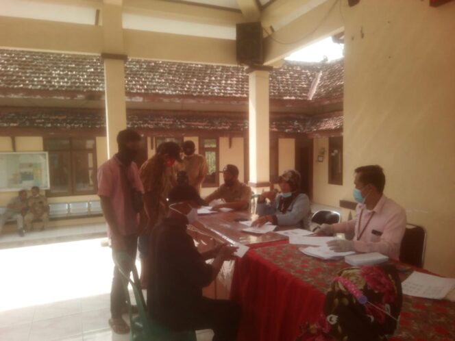 
					Pemdes Kiyonten Salurkan Bantuan Langsung Tunai Kepada 46 KPM