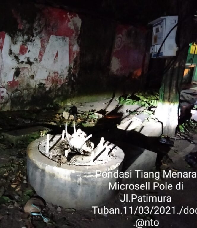 
					Akhirnya Menara Microsell Pole Itu Dibongkar Juga.