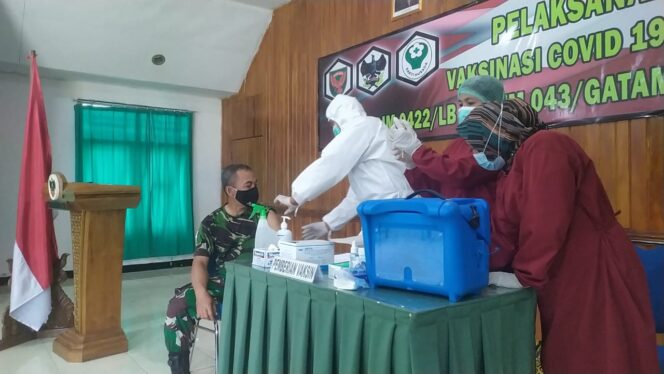 
					Seluruh Anggota Kodim 0422/LB Melaksanakan Vaksinasi Pertama
