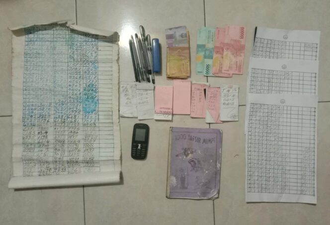 
					Polsek Tempeh Berhasil Ungkap Pelaku Judi Togel Putih Warga Kaliwungu